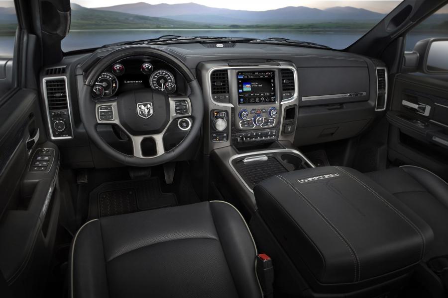 Торпедо Dodge Ram 1500 Laramie Limited Crew Cab 2015 года  (фото 46 из 46)
